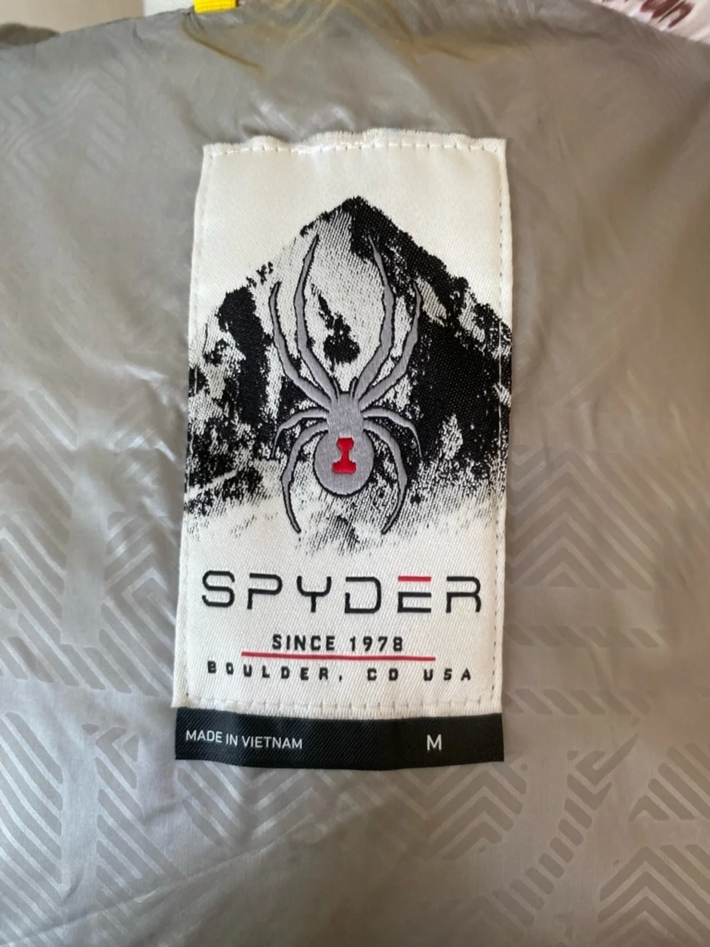 Spyder stand out